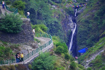 Zirakpur Dharamshala Mcleodganj Tour